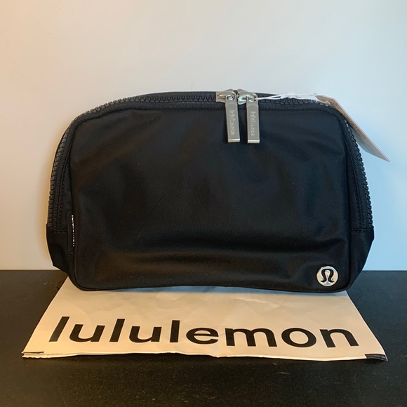 NWT LULULEMON EVERYWHERE BELT BAG LARGE BLACK - Picture 3 of 5